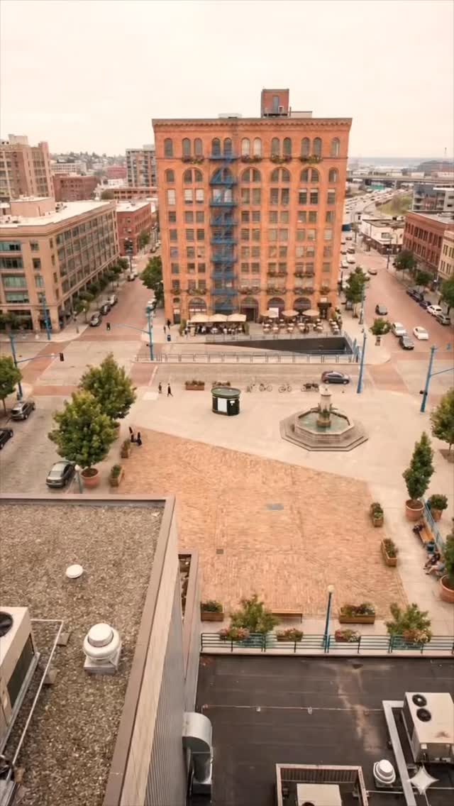 Instagram post from dein.ally. This post is in position 4.